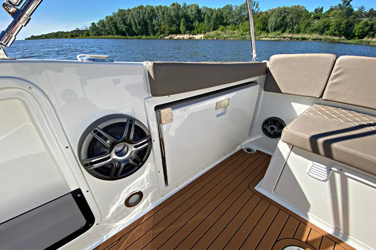 atlantic_marine_750_open_gallery_main_4